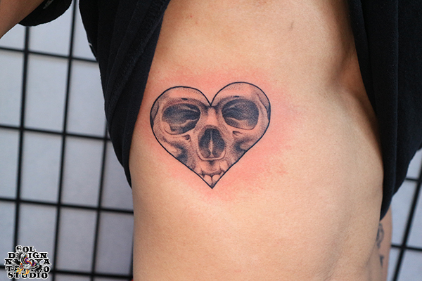 大須　タトゥー